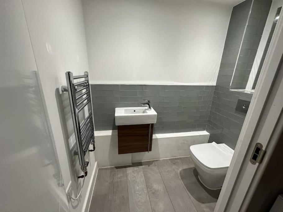 Luxurious 1-Bedroom With Parking Birmingham Kültér fotó